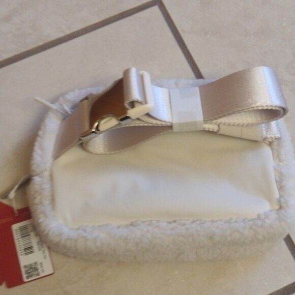 Rare Lululemon Year of the Rabbit Belt Bag Fleece Limited Edition Hard to Find - Picture 9 of 11